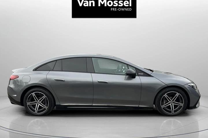 Grå Mercedes EQE350 fra 2023