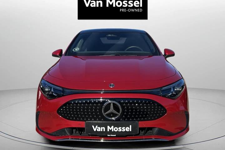 Rød Mercedes CLA250+ fra 2026