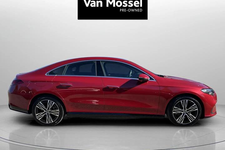 Rød Mercedes CLA250+ fra 2026
