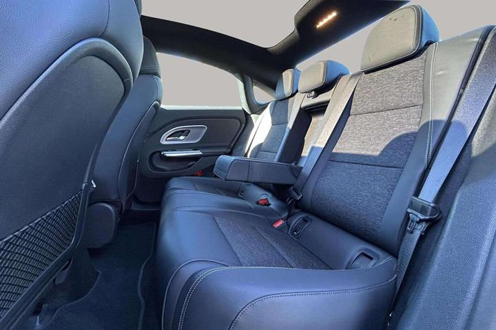 Rød Mercedes CLA250+ fra 2026