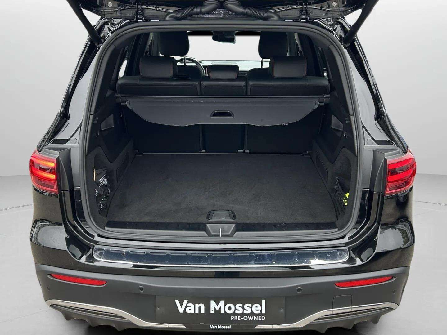 Sort Mercedes EQB250+ fra 2025