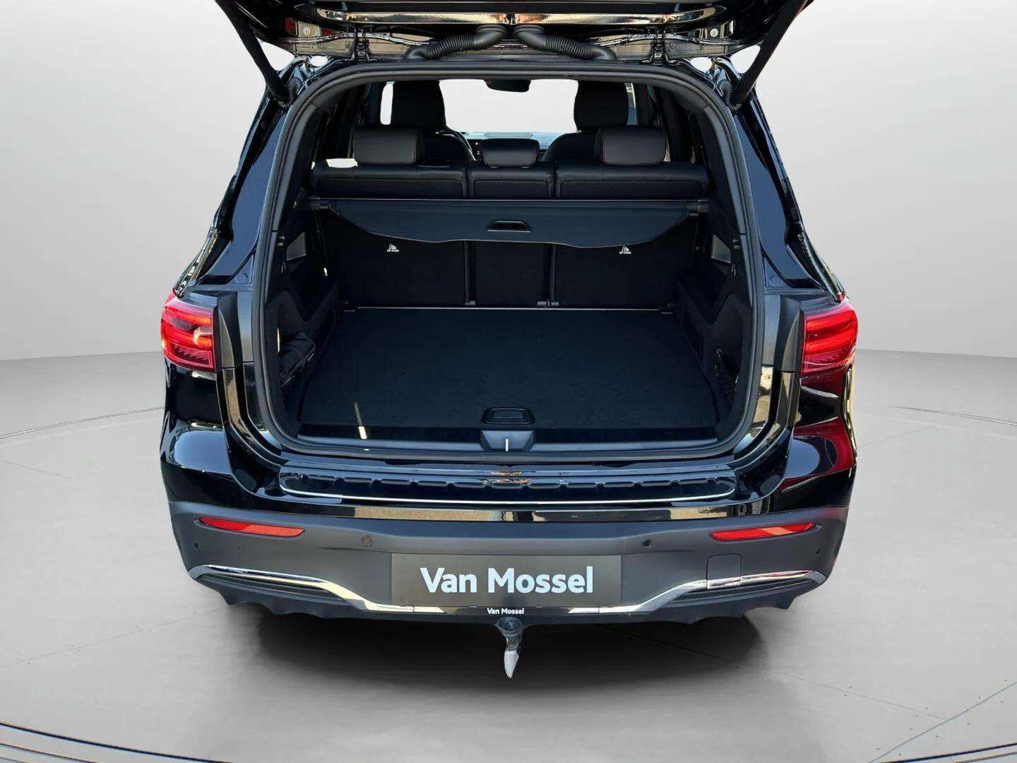Sort Mercedes EQB250+ fra 2025
