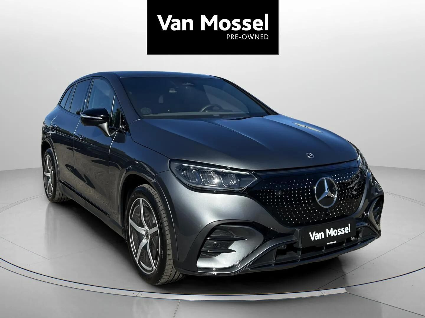Grå Mercedes EQE350 fra 2025