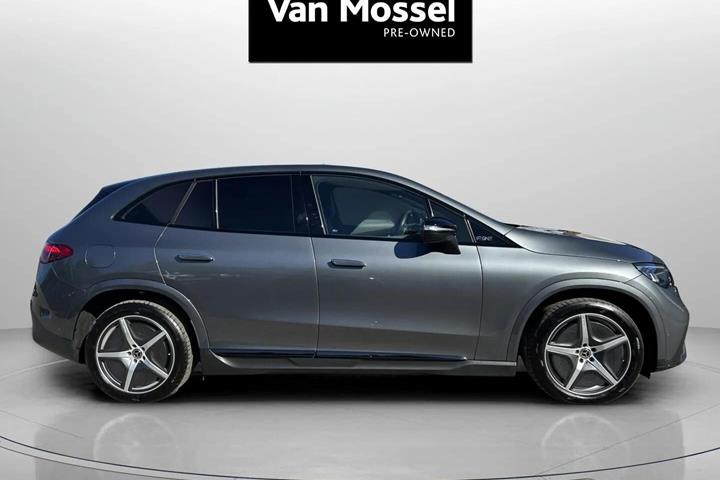 Grå Mercedes EQE350 fra 2025