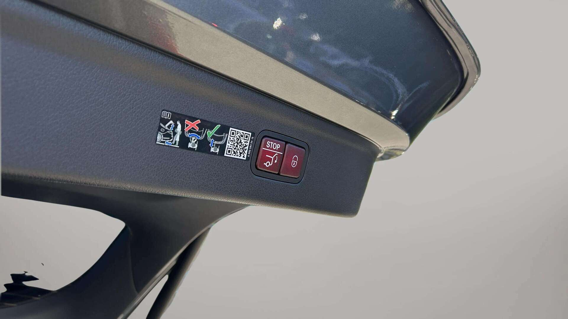 Grå Mercedes EQE350 fra 2025