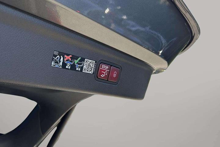 Grå Mercedes EQE350 fra 2025