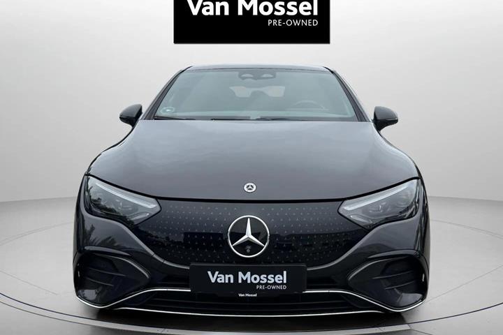 Grå Mercedes EQE350 fra 2023