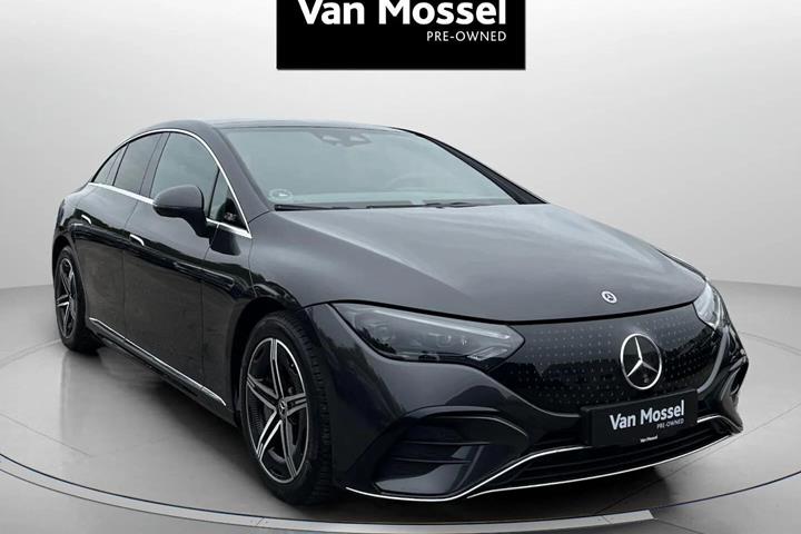 Grå Mercedes EQE350 fra 2023