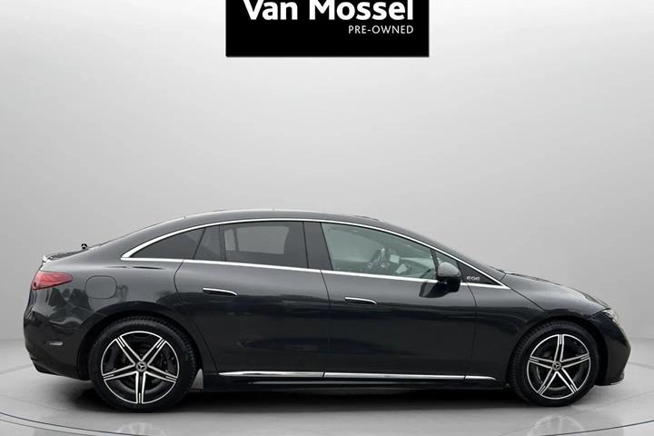 Grå Mercedes EQE350 fra 2023