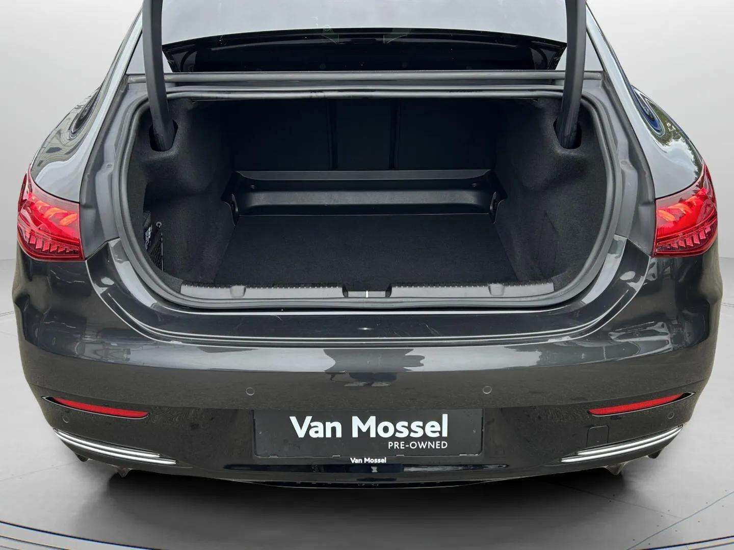 Grå Mercedes EQE350 fra 2023