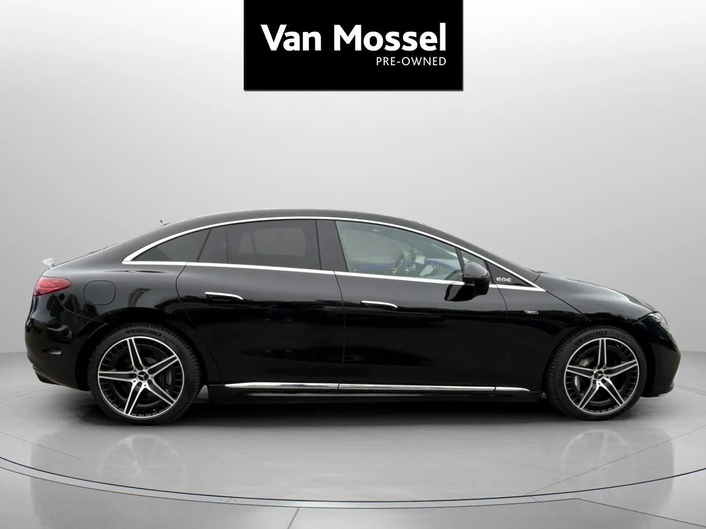 Sort Mercedes EQE 43 AMG fra 2023