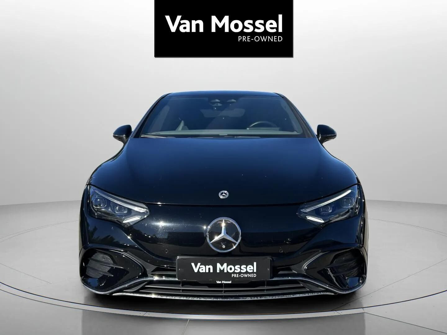 Sort Mercedes EQE350+ fra 2022