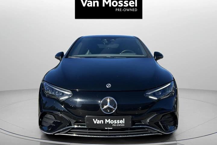 Sort Mercedes EQE350+ fra 2022