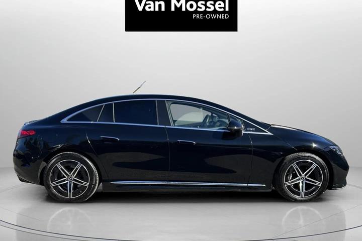 Sort Mercedes EQE350+ fra 2022