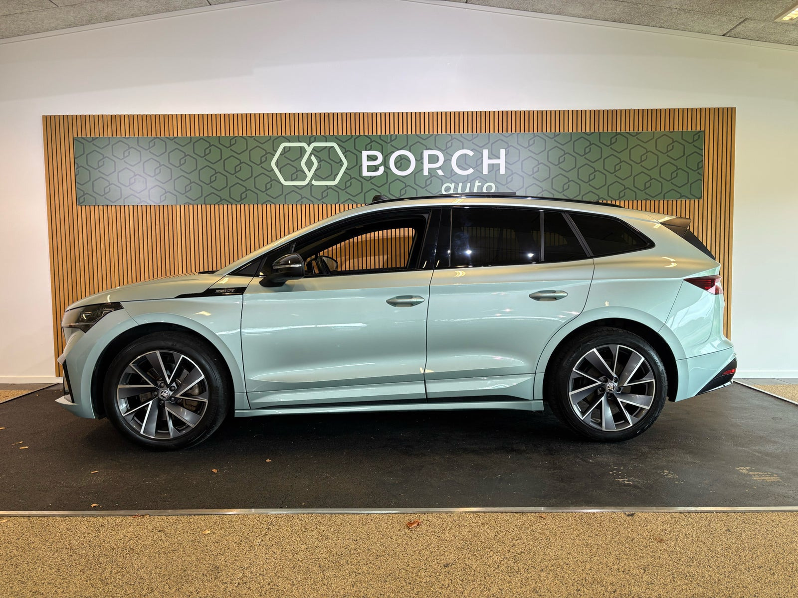 Blå Skoda Enyaq fra 2022