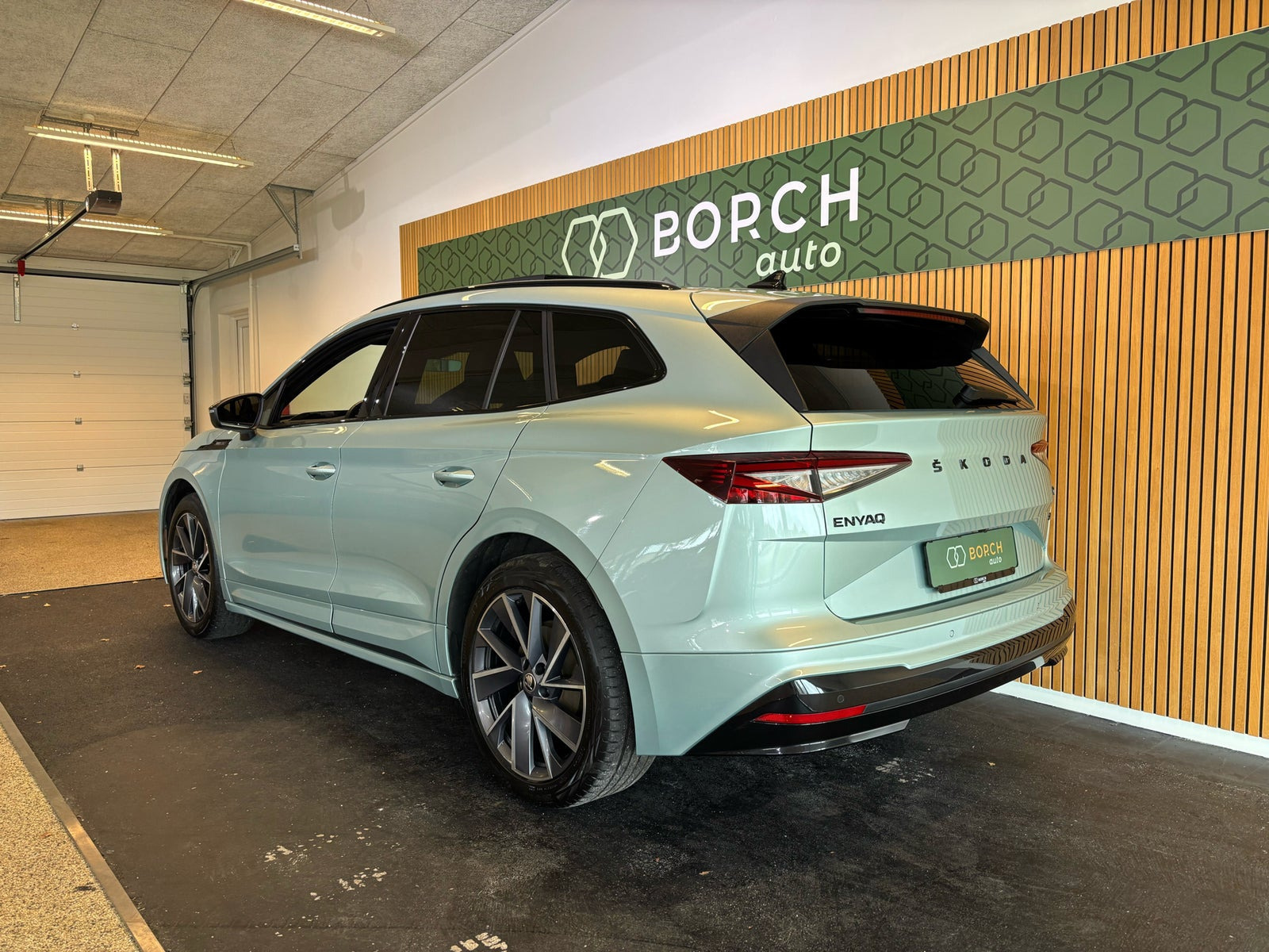 Blå Skoda Enyaq fra 2022