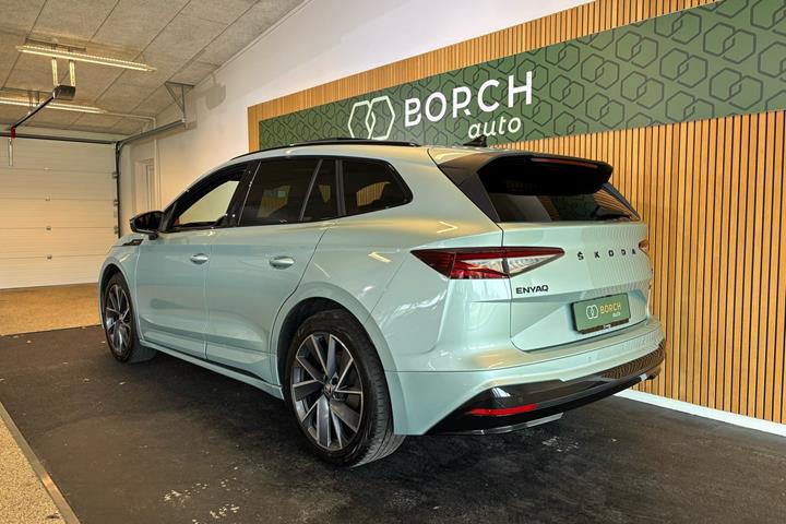 Blå Skoda Enyaq fra 2022