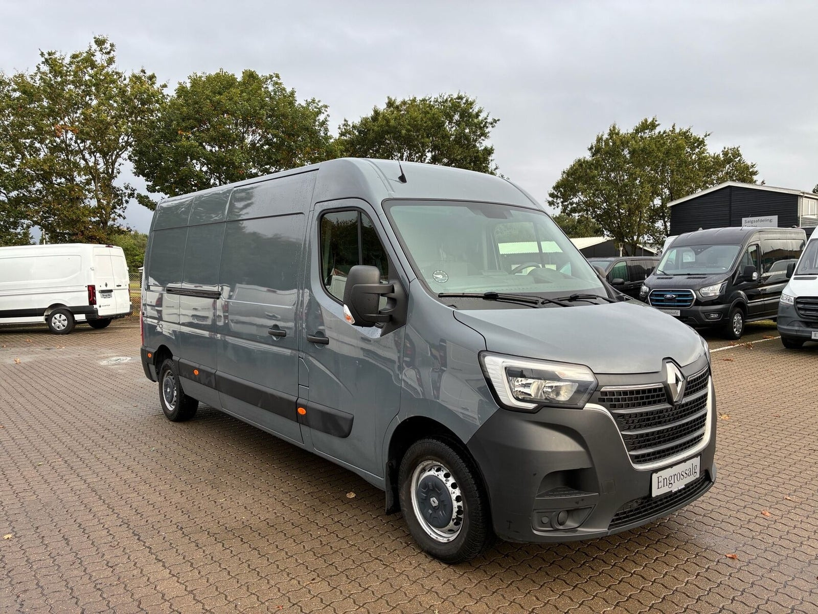Grå Renault Master IV T35 fra 2019