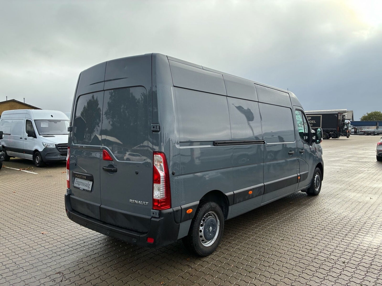 Grå Renault Master IV T35 fra 2019