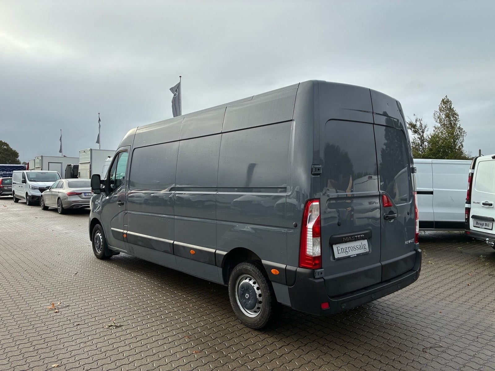 Grå Renault Master IV T35 fra 2019