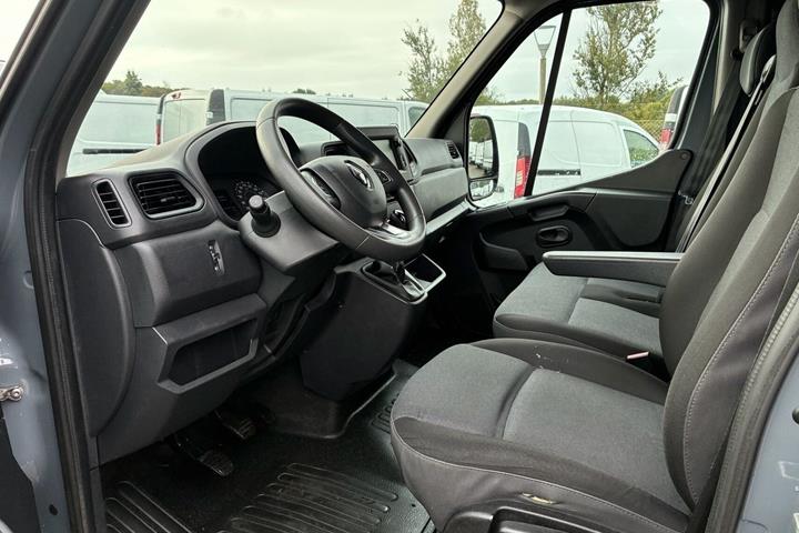 Grå Renault Master IV T35 fra 2019