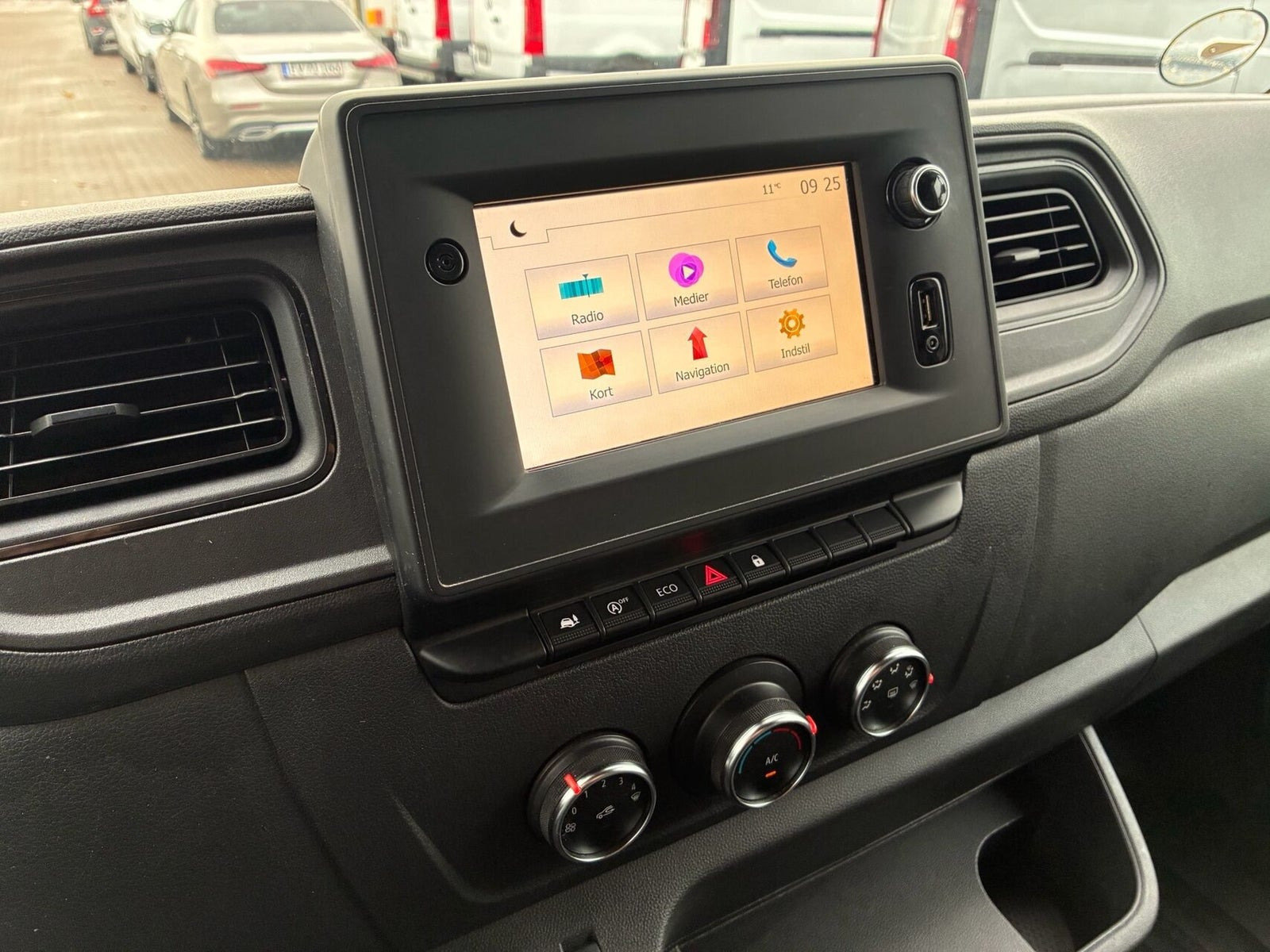 Grå Renault Master IV T35 fra 2019