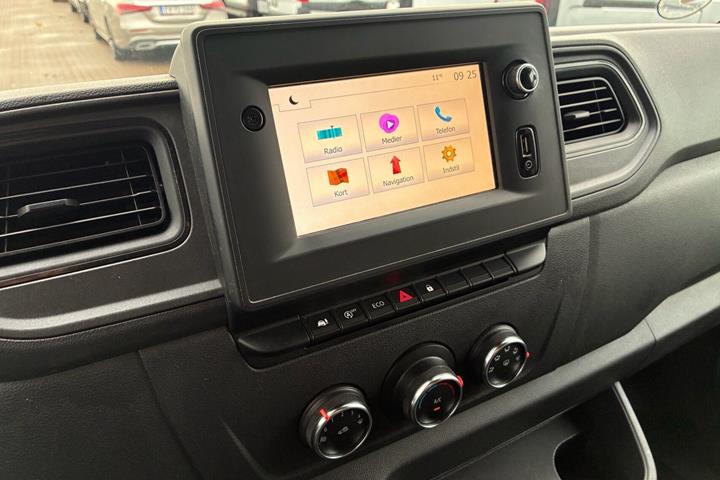Grå Renault Master IV T35 fra 2019