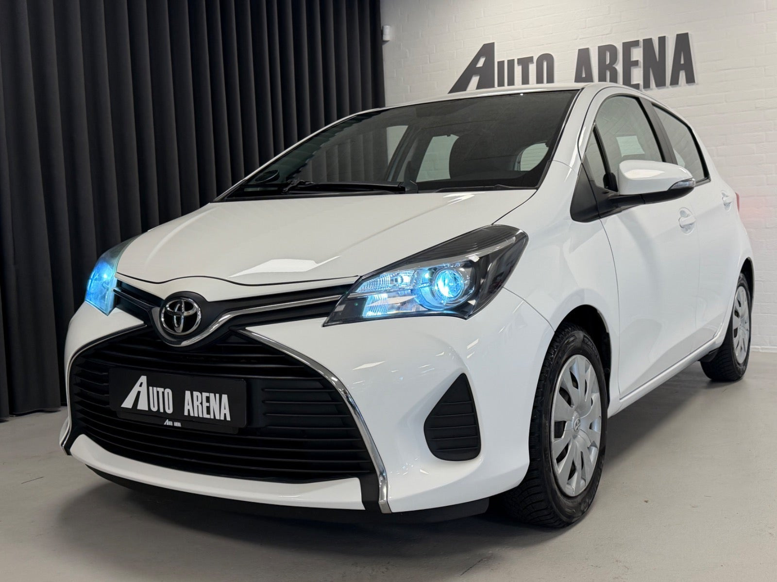 Hvid Toyota Yaris fra 2015