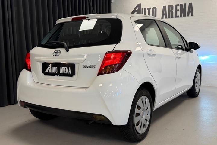 Hvid Toyota Yaris fra 2015