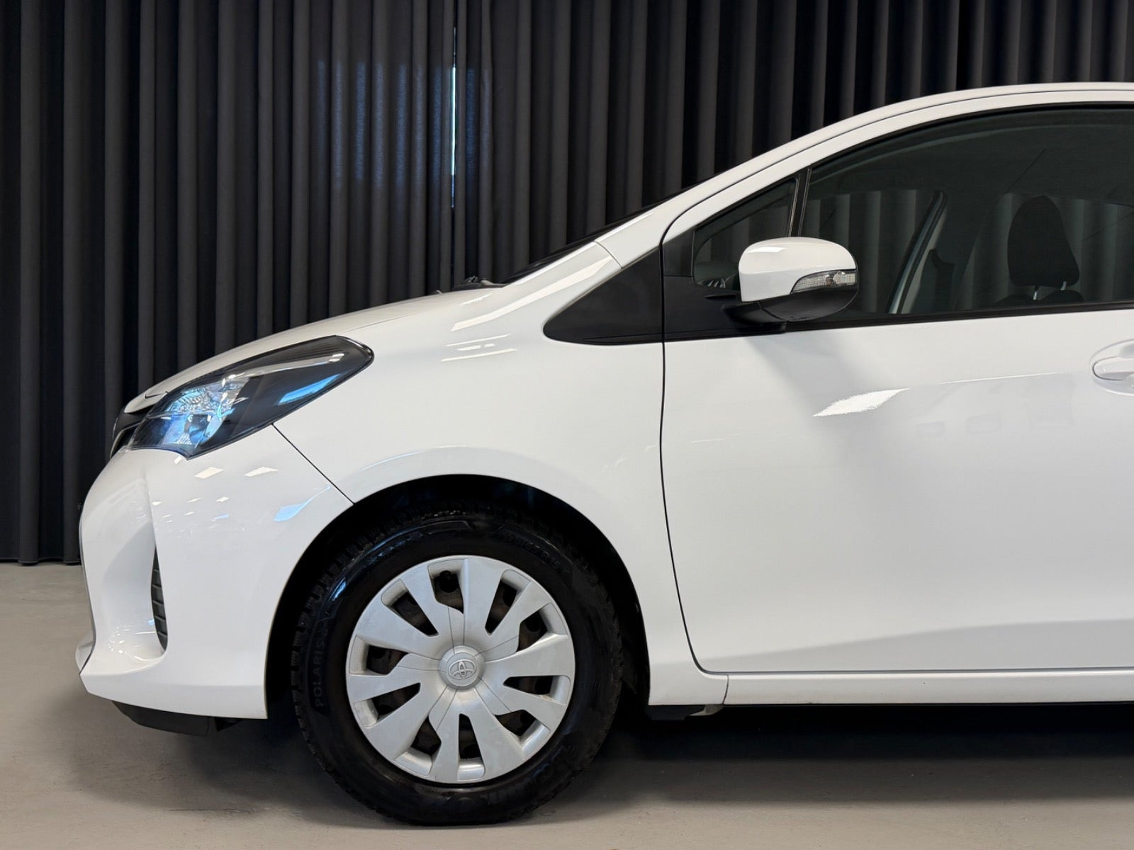 Hvid Toyota Yaris fra 2015