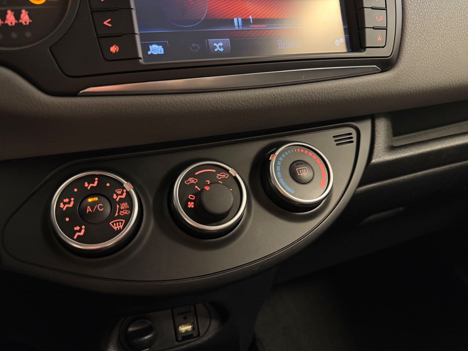 Hvid Toyota Yaris fra 2015