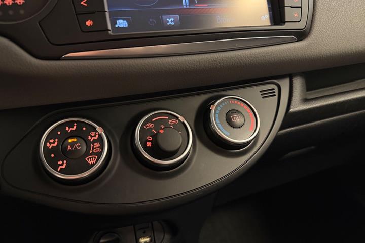 Hvid Toyota Yaris fra 2015