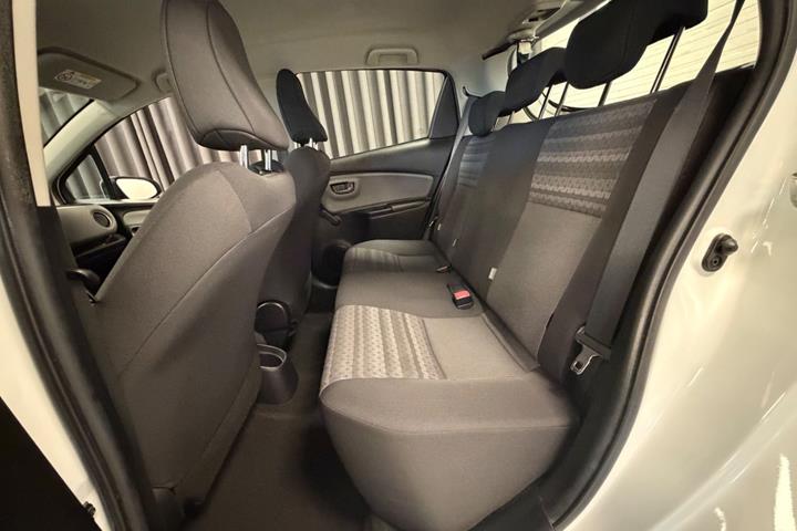 Hvid Toyota Yaris fra 2015