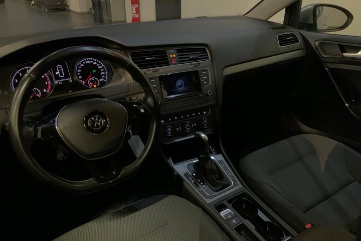 Sølv VW Golf VII fra 2014
