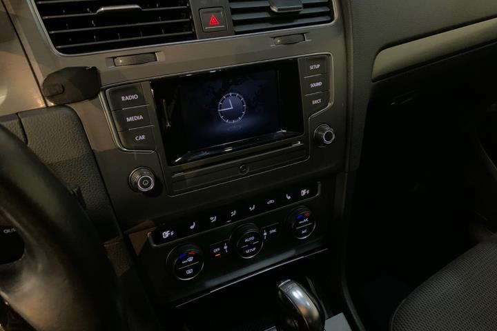Sølv VW Golf VII fra 2014