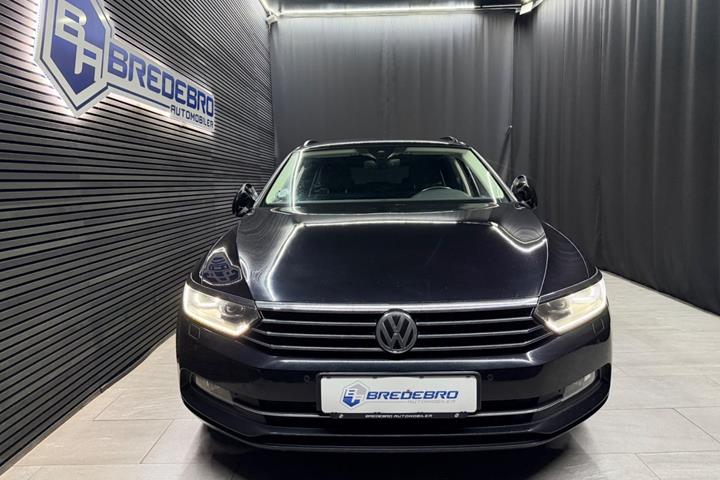 Sort VW Passat fra 2016