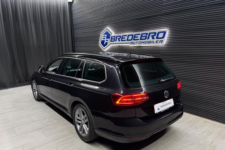 Sort VW Passat fra 2016