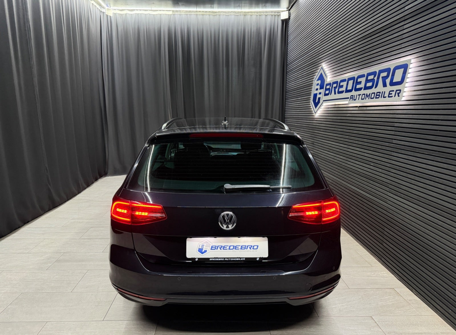 Sort VW Passat fra 2016