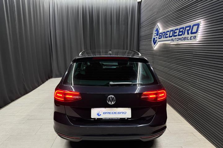 Sort VW Passat fra 2016
