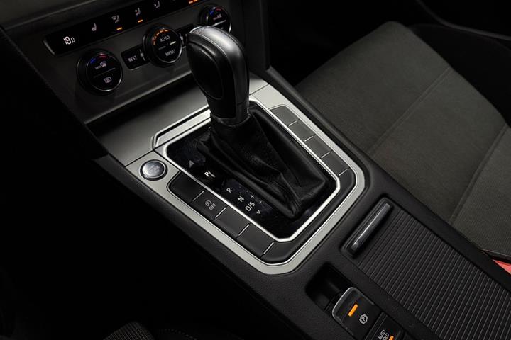Sort VW Passat fra 2016