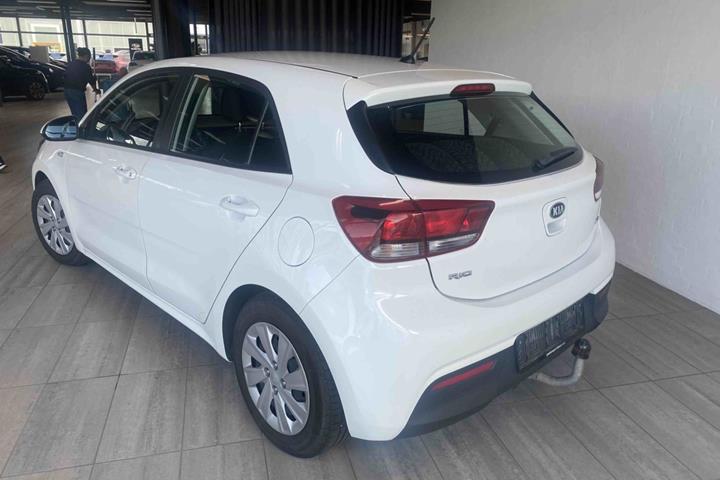 Hvid Kia Rio fra 2017