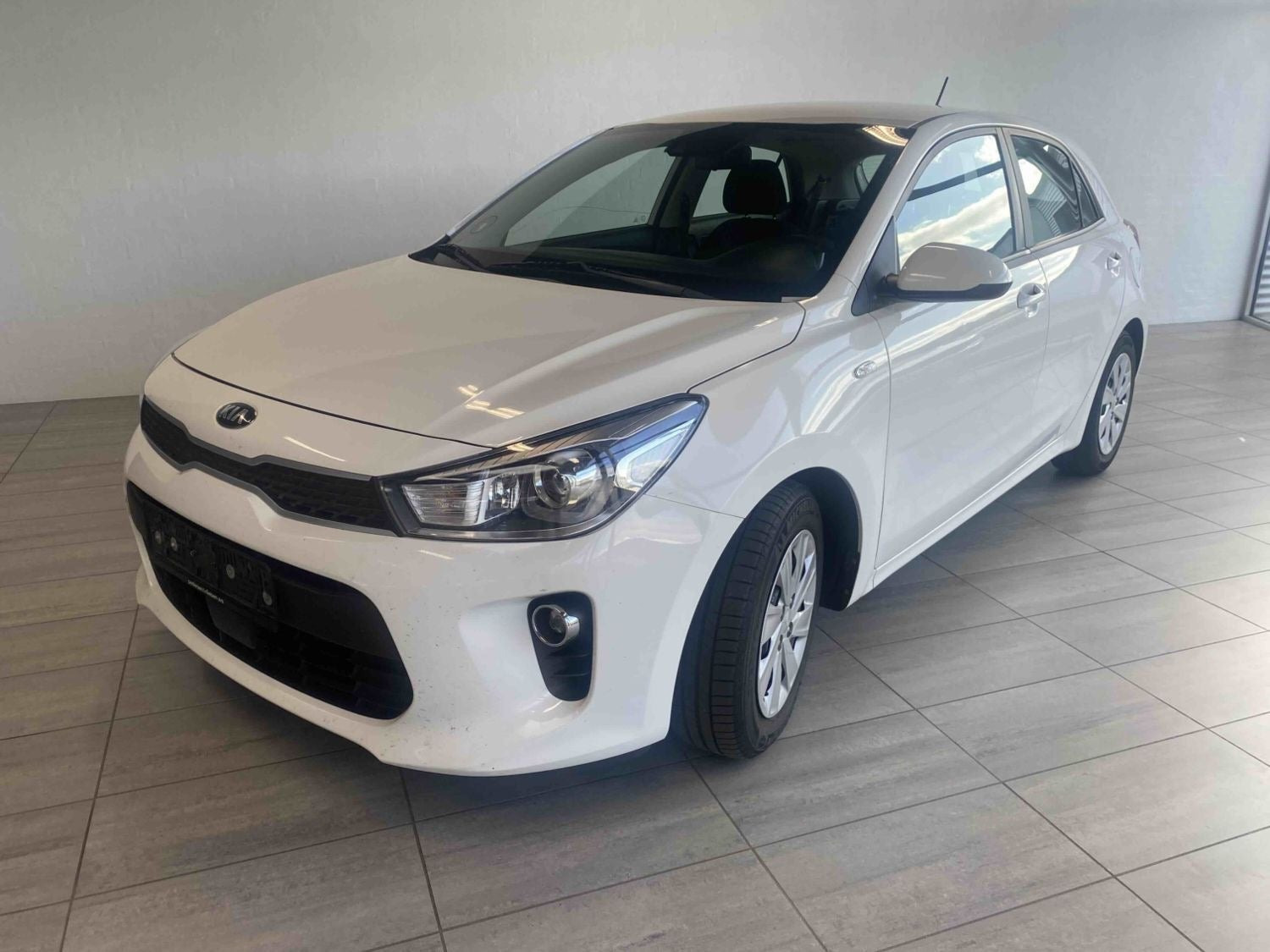 Hvid Kia Rio fra 2017