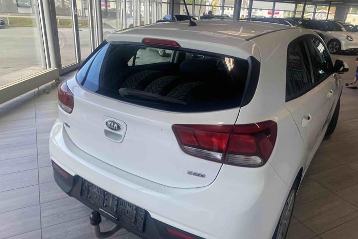 Hvid Kia Rio fra 2017
