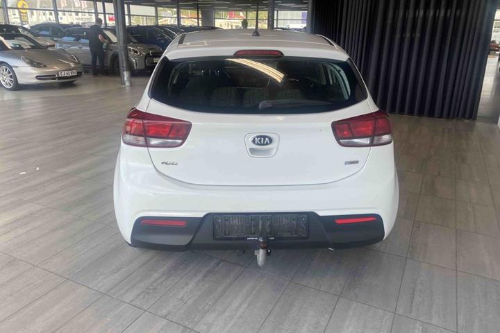 Hvid Kia Rio fra 2017