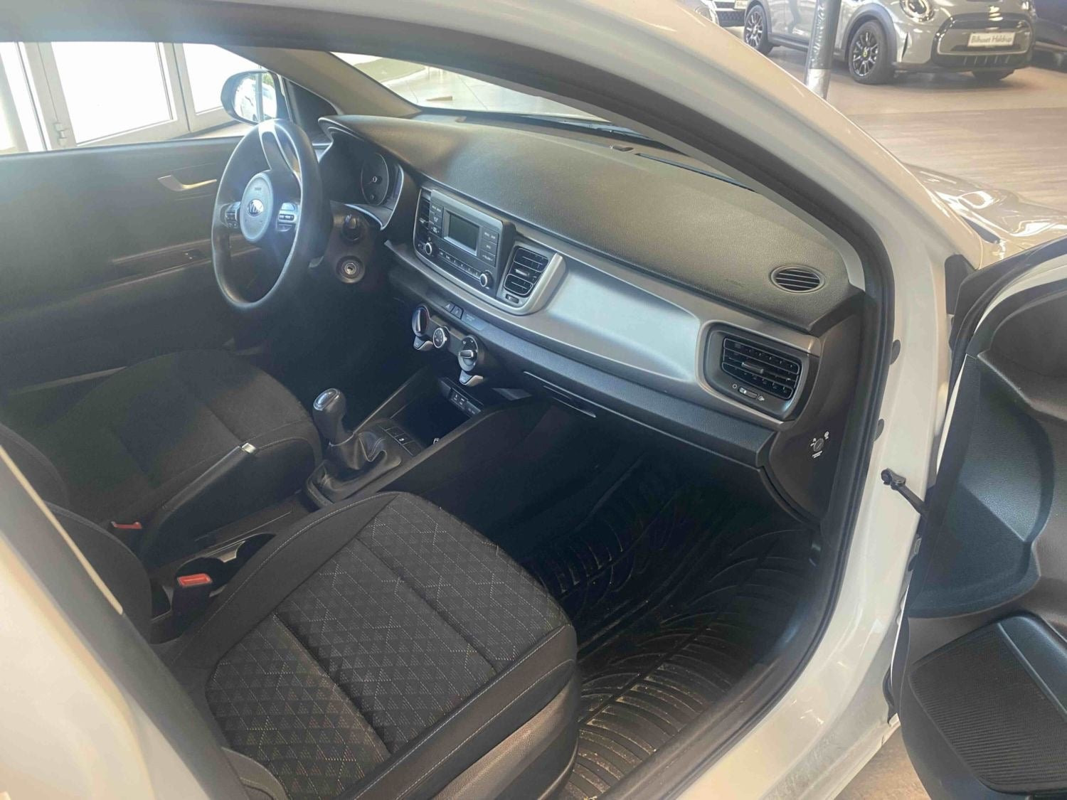 Hvid Kia Rio fra 2017