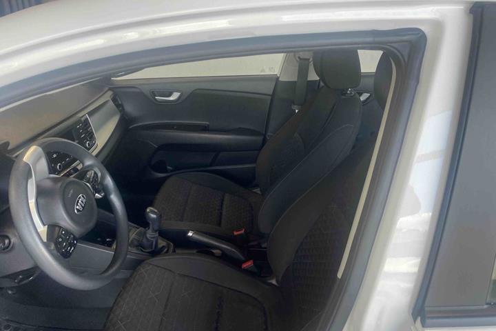 Hvid Kia Rio fra 2017
