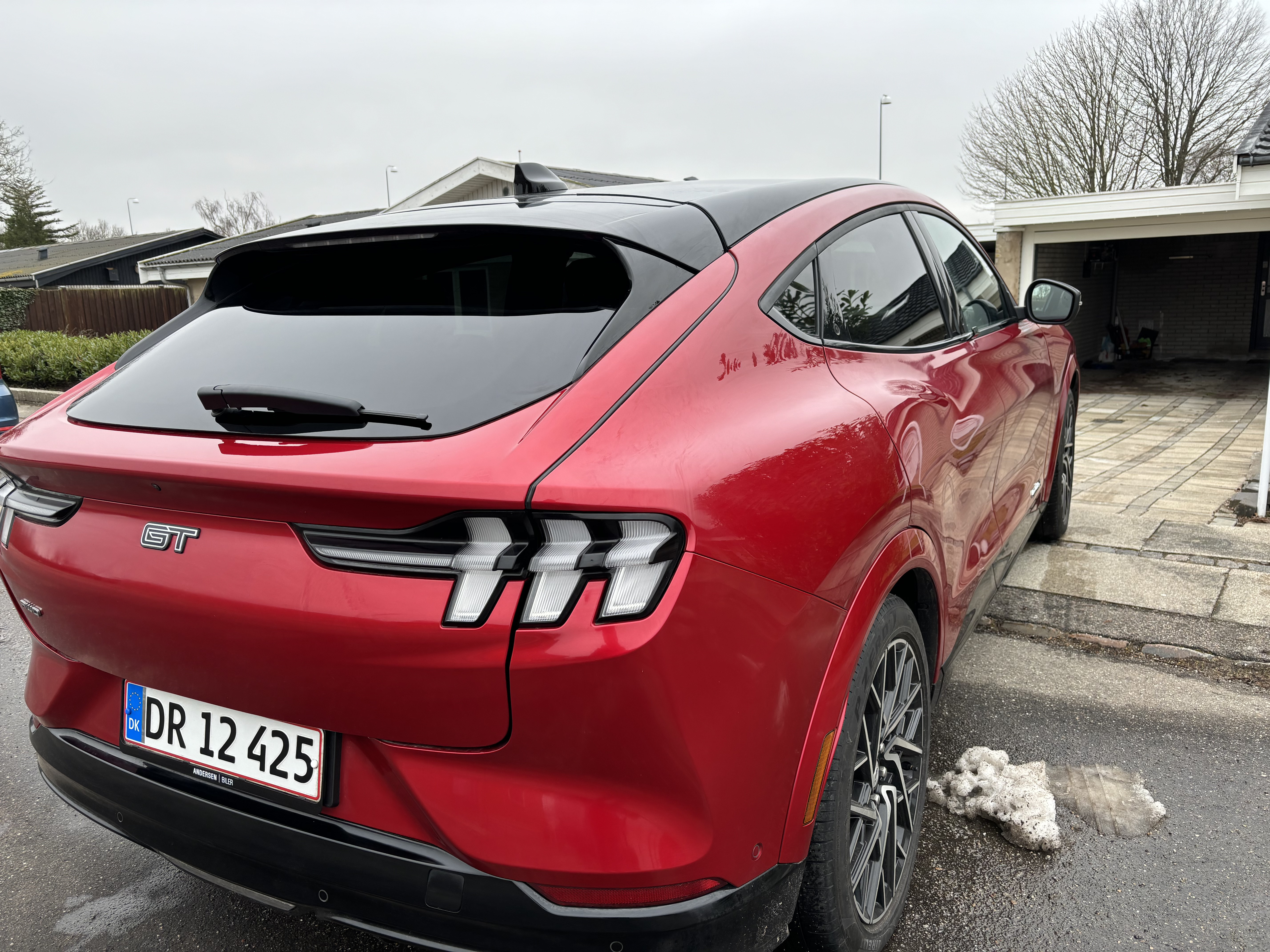 Rød Ford Mustang Mach-E fra 2023