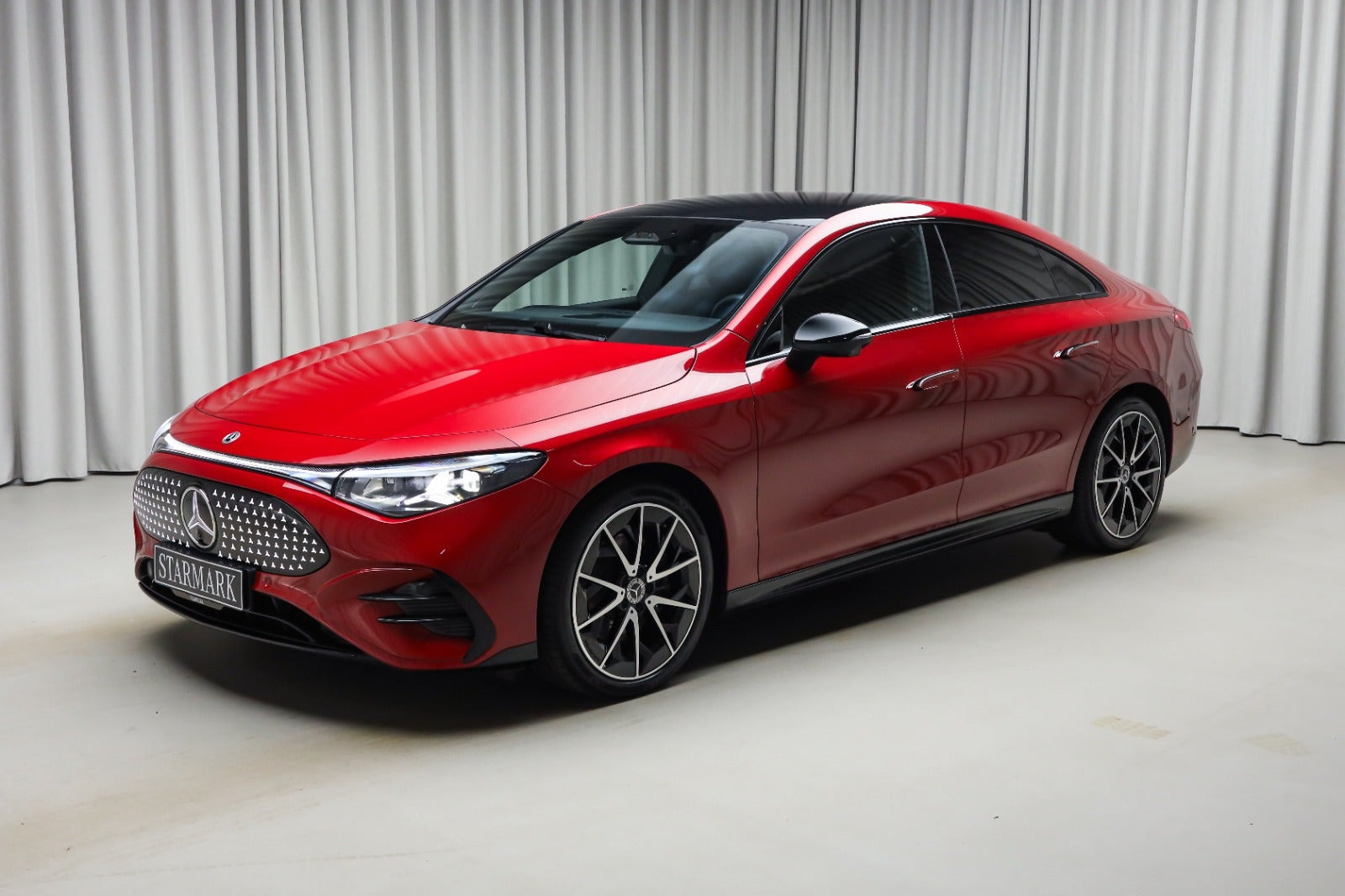 Rød Mercedes CLA250+ fra 2025