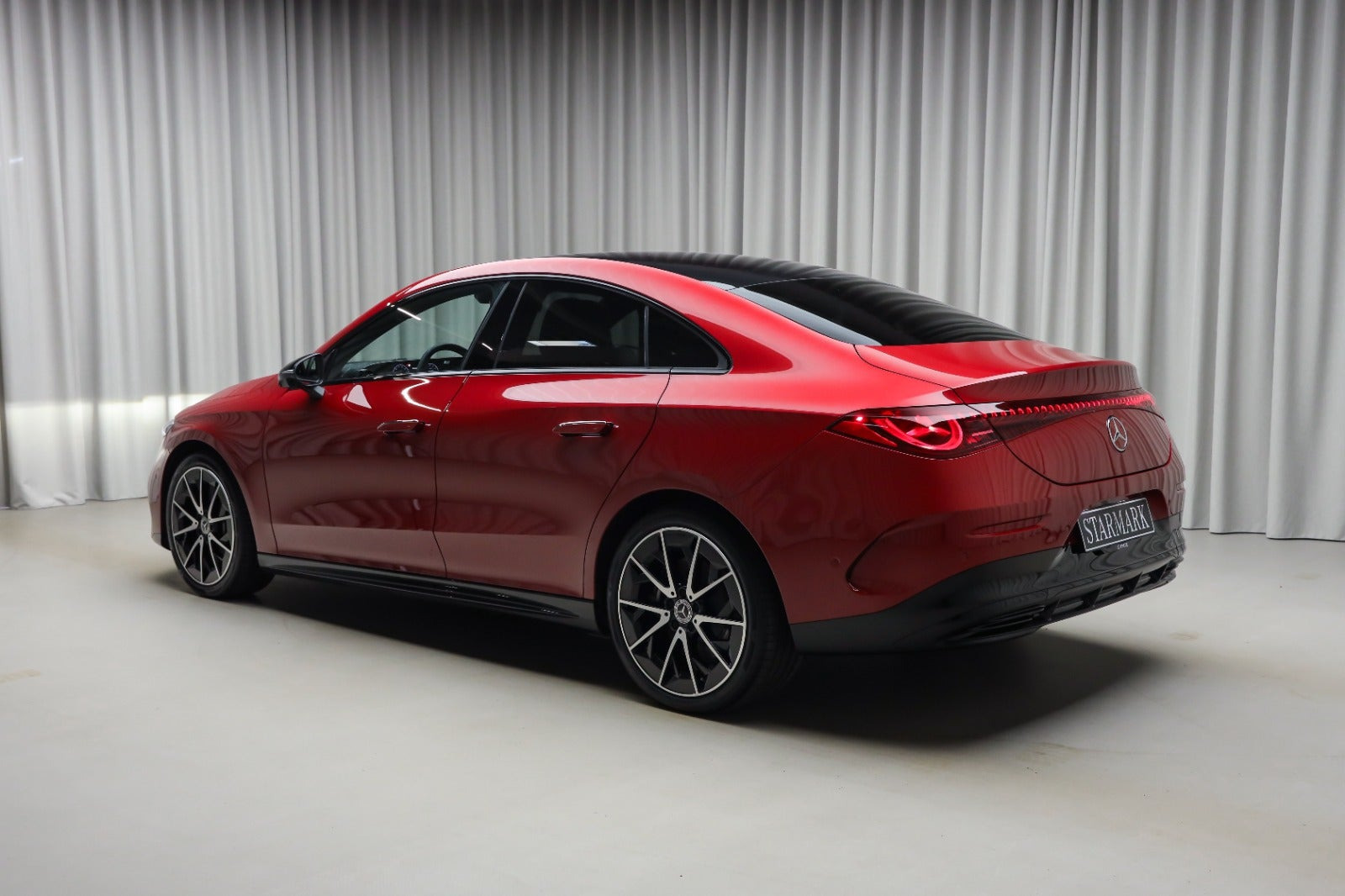 Rød Mercedes CLA250+ fra 2025