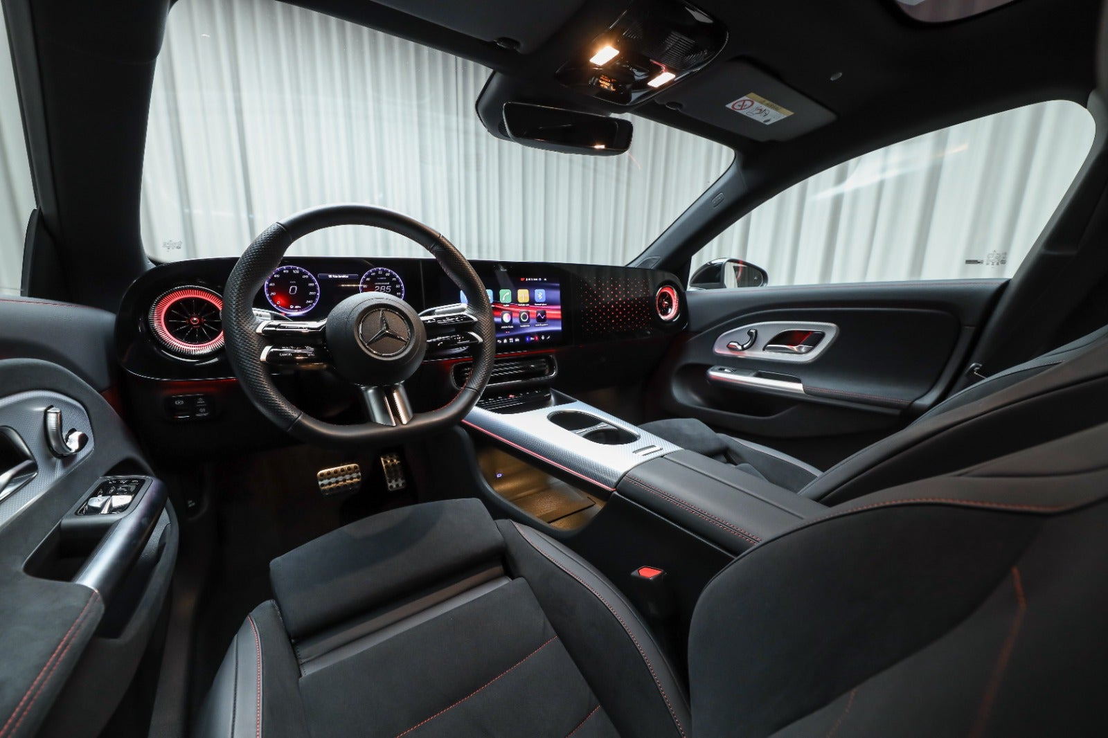 Rød Mercedes CLA250+ fra 2025